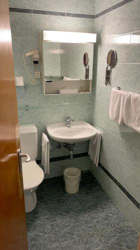 Tresa Bay Hotel - image 10