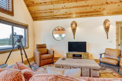 Luxury Chalet with Panoramic Views and Hot Tub - image 3