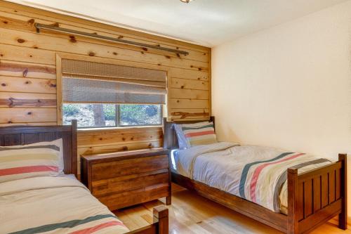 Luxury Chalet with Panoramic Views and Hot Tub - image 5