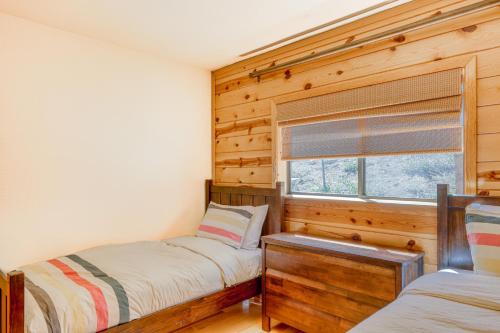 Luxury Chalet with Panoramic Views and Hot Tub - image 6