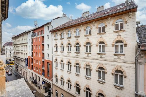 K33- Boutique Apartments, Best Location, by BQA 3