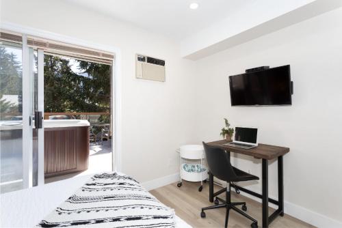Freshly Reno'd Village Condo with Private Hot Tub