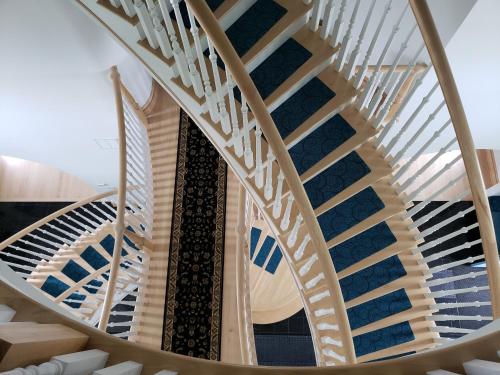 Starlight Tower Manor - 8 Bedrooms, Amazing Views of Countryside
