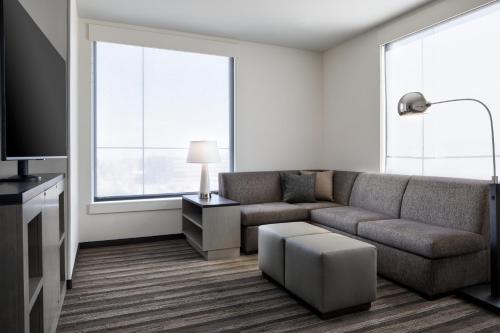 1 king bed, 1 sofa bed