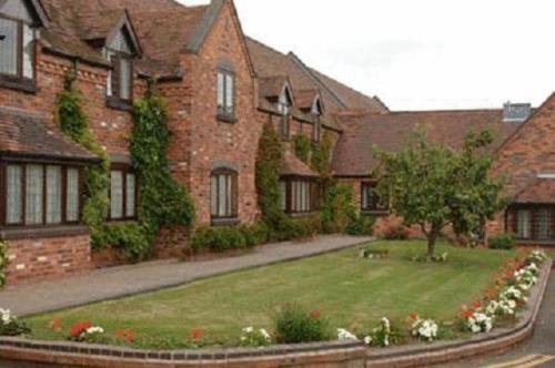 . The Pear Tree Inn & Country Hotel