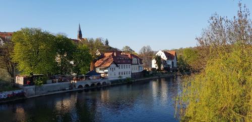 Tipp - Halle idyllisch am Fluss