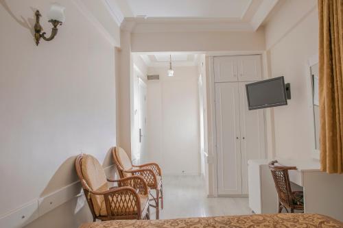Standard Single Room image 3