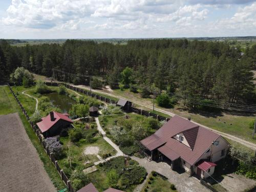 Viesnīcas āriene, Затишна садиба з озером біля лісу in Ivankiv