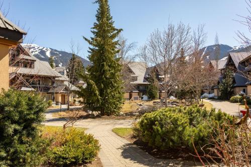 Renovated & Spacious 1bed/2bath Whistler Village