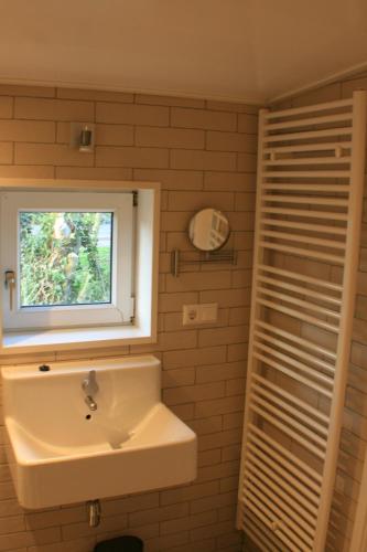 Bathroom, Vakantiewoning aan de Noordzeekust in Schoondijke