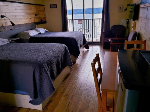 Oceanfront Room with Private Balcony 2 Double Main Floor