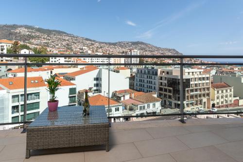 Luxurious Apartment Funchal - Casa Valentina - Rent2U, Lda