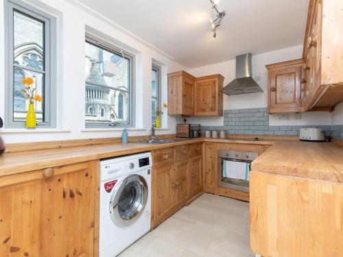 Bright modern one bed apartment - Bath city centre - Pass the Keys, Bath (photo 3)