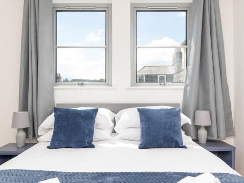 Bright modern one bed apartment - Bath city centre - Pass the Keys, Bath (photo 7)