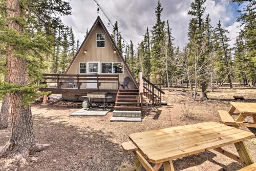 B&B Como - Sunny Muddy Moose Cabin with Fire Pit and Mtn Views! - Bed and Breakfast Como