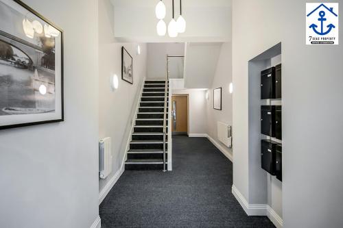 Luxury Apartment High Street Maidenhead w Parking