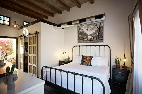 Bespoke Inn Scottsdale Room Type - Superior Double Room