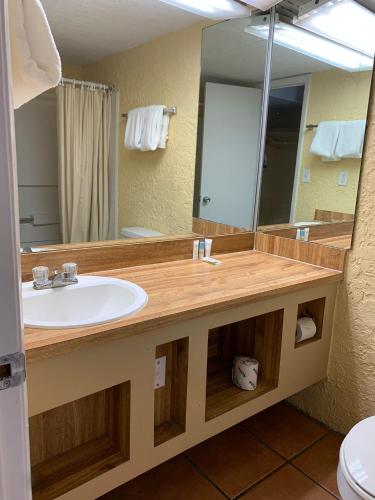 Ocean Side Inn - image 4