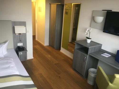 Business Single Room image 4