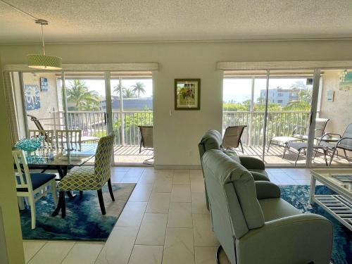 Sanibel Siesta On The Beach Unit 210 Condo - image 2