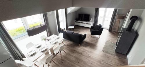 moderne Neubau-Wohnung mit Kamin und 35qm Dachterrasse