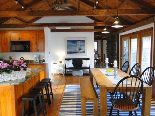 811 Sheep Pond Oasis Steps to Freshwater Beach Kayaks Sauna Detached Studio Kids Playroom - image 5