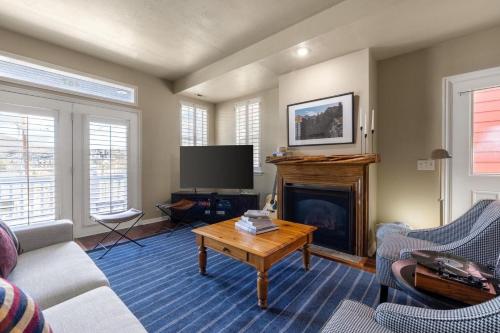 Woodside Ave - Silver Star - image 3