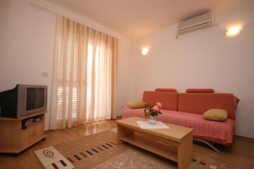 Two-Bedroom Apartment with Terrace and Sea View room in Apartments with a parking space Makarska - 6640