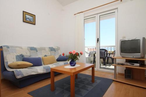 Two-Bedroom Apartment with Terrace and Sea View room in Apartments with a parking space Makarska - 6640