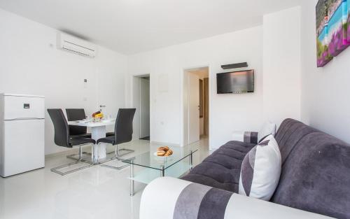Apartments with a parking space Baska Krk - 18808 - image 7