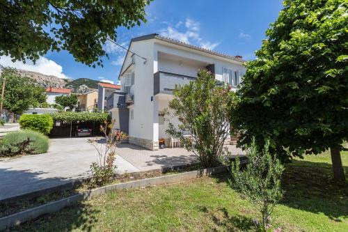 Apartments with a parking space Baska Krk - 18818 - image 2