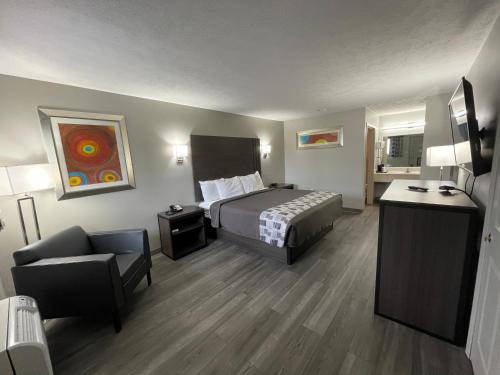 Embassy Inn - Hohenwald - image 3