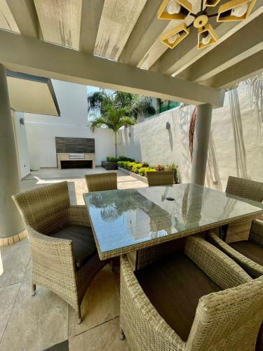 Casa turquesa pie de playa Mazatlan (Brujas)