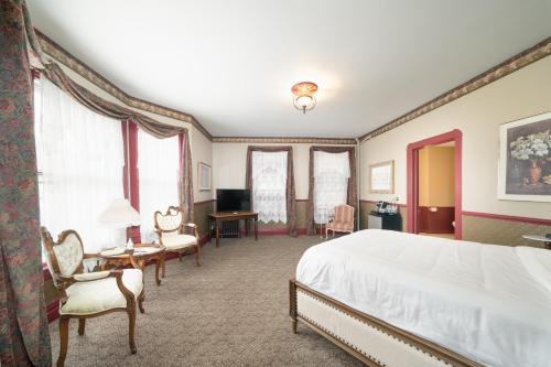Naples Hotel Room Type - Queen Room