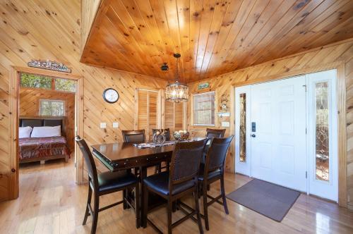 Mountain View Holy Smoky Cabin in Sevierville, USA