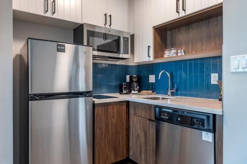 1 king bed, 1 sofa bed