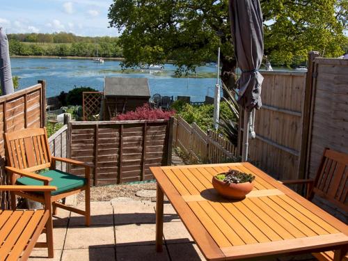 Pass the Keys 3Bed Family Home with Direct water access, Sleeps 6 gîte à louer Fareham Mediumwave Transmitter