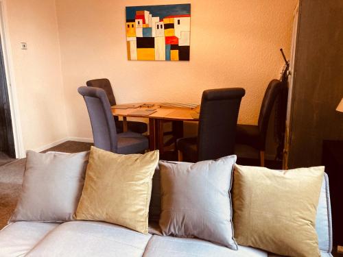 Charming Spacious Apartment, Kidderminster 4