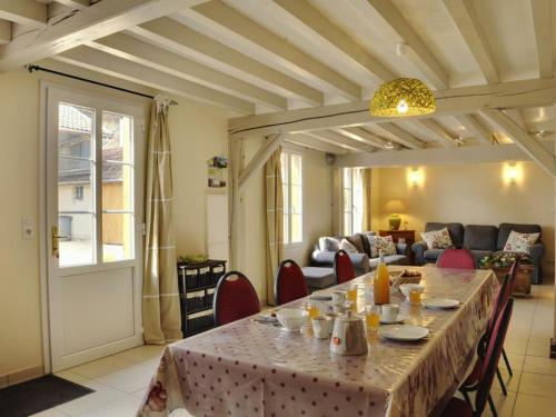 Gîte Rosnay-l'Hôpital, 6 pièces, 10 personnes - FR-1-543-163 gîte à louer Bois de Neuville