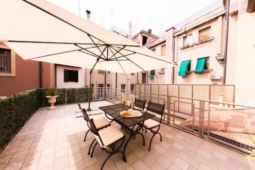 Arena Dreams Apartment 5