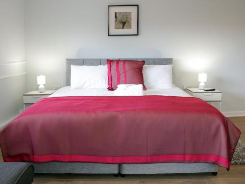 Hugh O'Neill Ambassador Suite - image 7