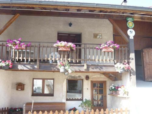 Gîte Giron, 3 pièces, 4 personnes - FR-1-493-17 gîte à louer Forêt de Champfromier