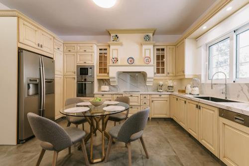 M Mansion - image 4