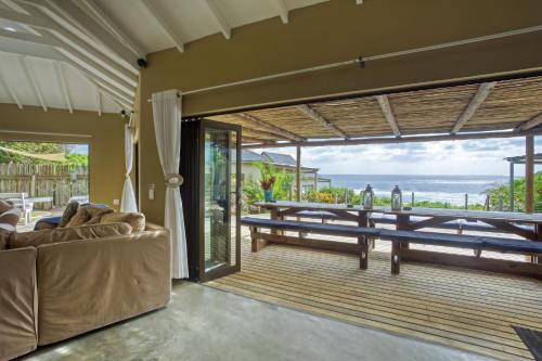Facilities, Baleia Azul 11 in Zitundo