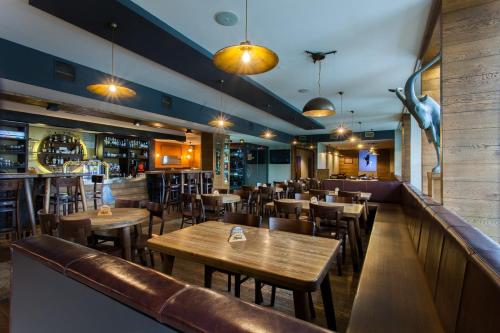 Restaurant, Hotel Alfa in Trebic