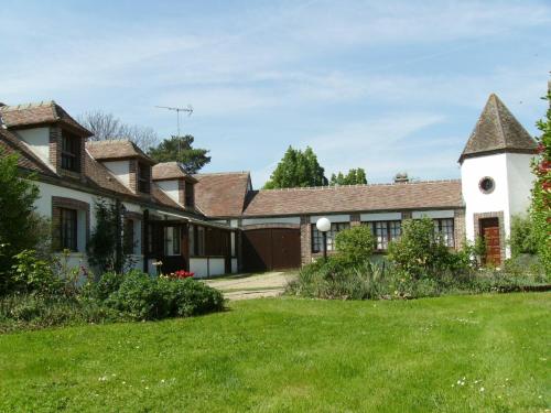 Beau Gîte Rénové avec Grand Parc, Activités, Près de Dreux, Nogent et Chartres - FR-1-581-57 gîte à louer La Commanderie