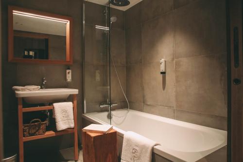 Deluxe Double or Twin Room with Spa Bath