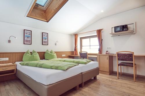 1 queen bed