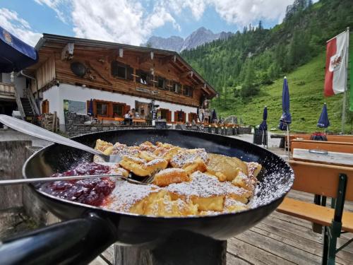 Binsalm- Schutzhütte in Vomp, Österreich