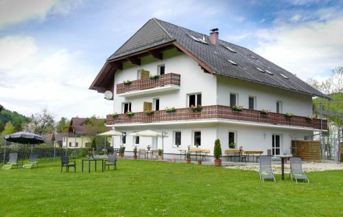  Apartment Haus Sagerer near Attersee and Mondsee in Strass im Attergau